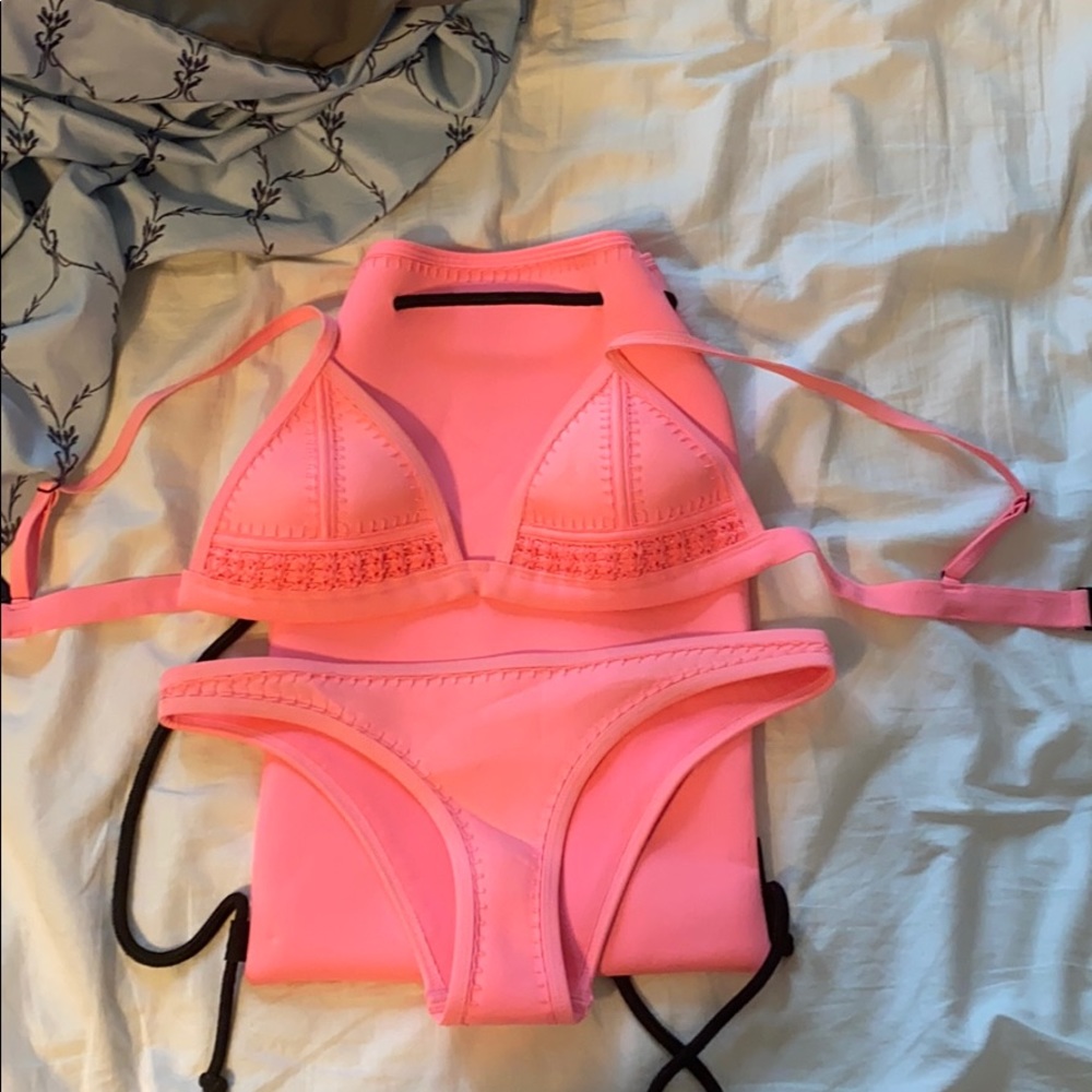 pink triangl bikini!